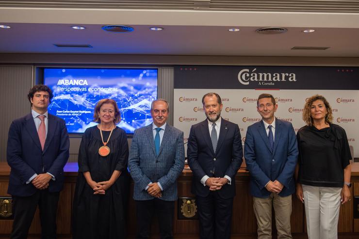 O presidente de Abanca, Juan Carlos Escotet, mantén un encontro na Cámara de Comercio da Coruña / VANESSA CASTELEIRO 