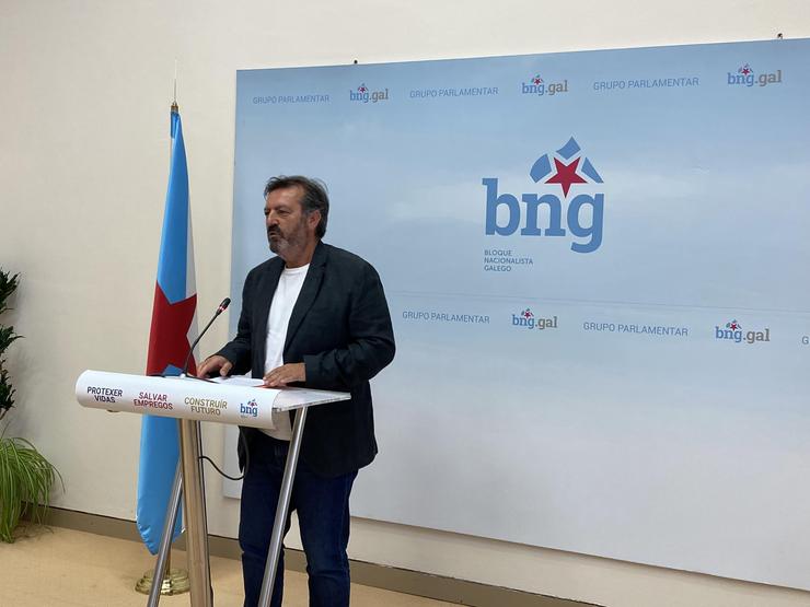 O deputado do BNG Luis Bará, en rolda de prensa. / Europa Press