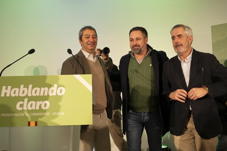 O líder de Vox, Santiago Abascal, e o presidente de Vox en Pontevedra e cabeza de lista nas municipais de Vigo, Álvaro Díaz-Mella / Adrián Irago - Arquivo