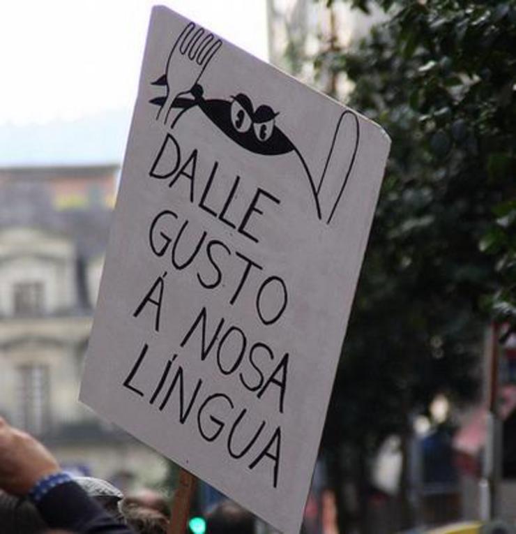 Cartel da manifestación de Queremos Galego/ flickr. txorima