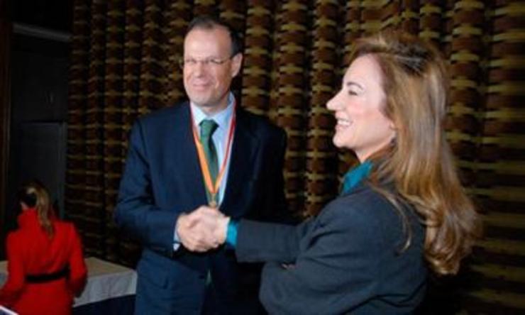 José Luis Pego, ex-director de NCG, felicitado pola daquela Conselleira de Facenda