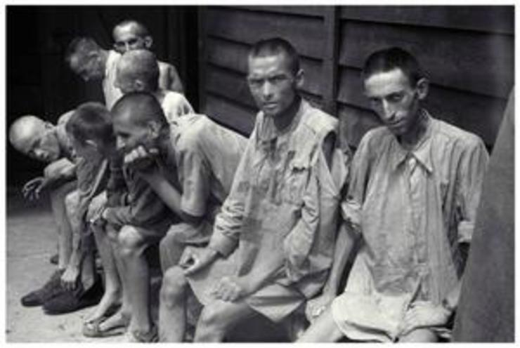 Prisioneiros nun campo nazi