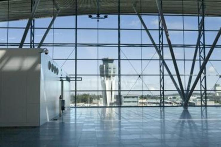 Nova terminal do aeroporto de Santiago, construída con AENA aproveitando fondos FEDER