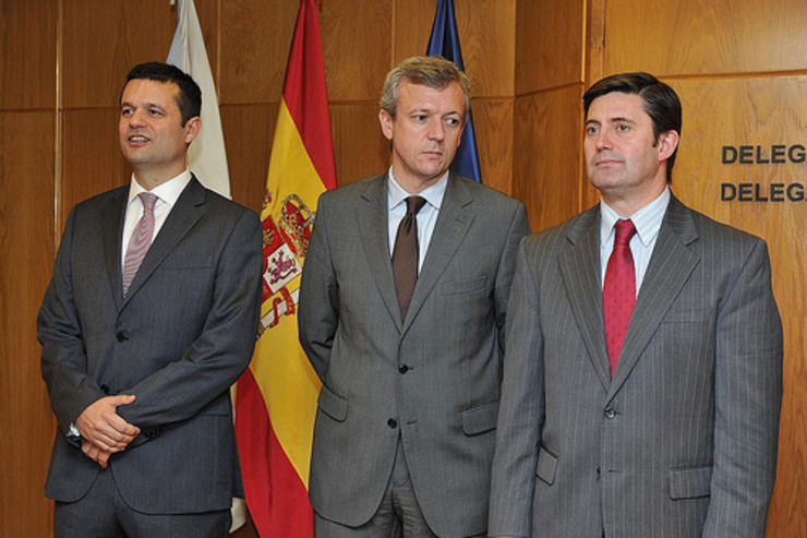 Jorge Atán, á esquerda, con Alfonso Rueda e Samuel Juárez, durante a toma de posesión do primeiro como Subdelegado do Goberno en Galicia
