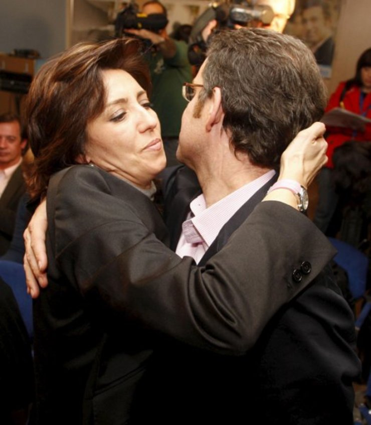 Micaela Nuñez Feijóo felicita ao seu irmao tras gañar as eleccións á Xunta