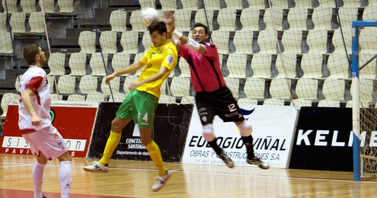 Partido entre o Santiago e O Jaén no Fontes do Sar.