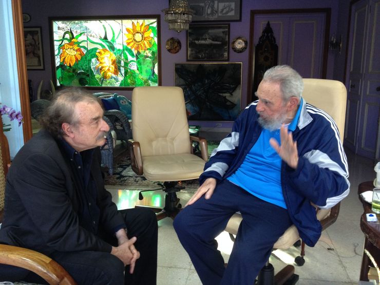 Fidel Castro, xa retirado, canda Ignacio Ramonet
