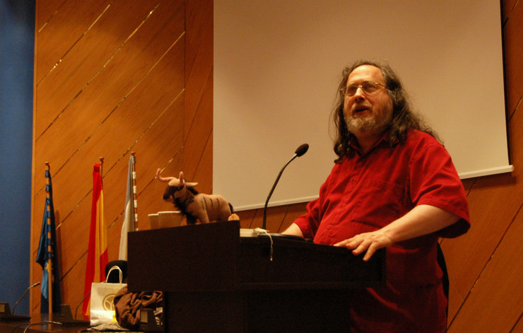 Richard Stallman, durante a conferencia que ofreceu na Escola Superior de Enxeñaría Informática de Ourense 