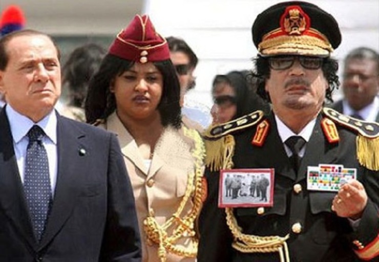 Silvio Berlusconi e Muamar Gadhafi, no ano 2009 