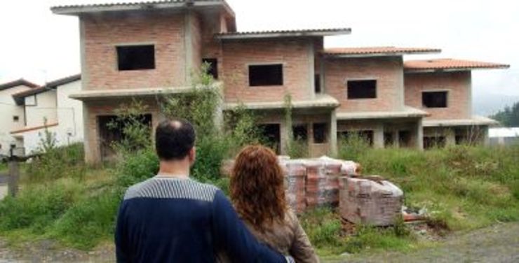 Urbanización A Carballeira de Oleiros tamén abandonada