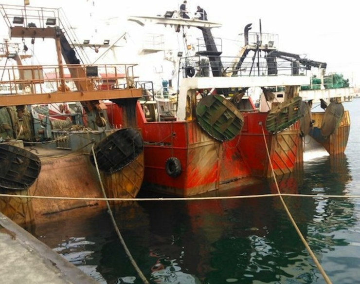 Flota galega de arrastre amarrada en forma de protesta na Coruña/ Felipe Sar