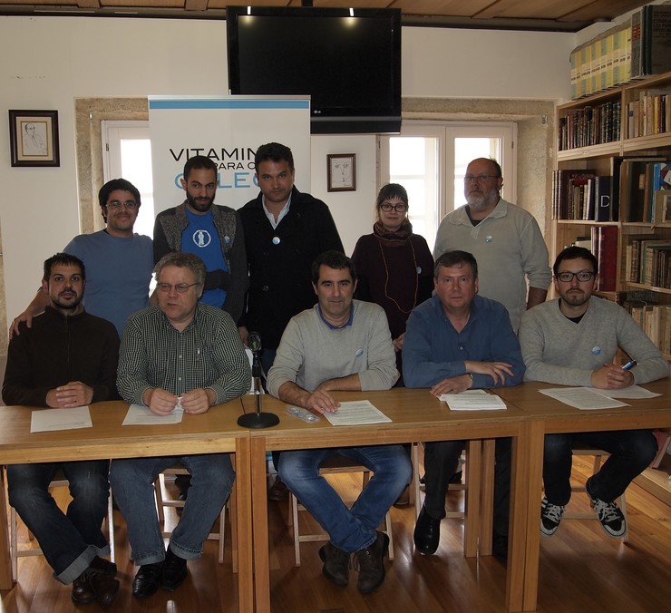 Algúns dos representantes da Asociación de Medios en Galego (AMEGA) cando foi presentada