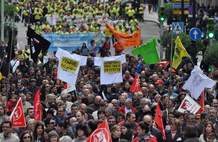 Miles de manifestantes o 1º de maio en Vigo 