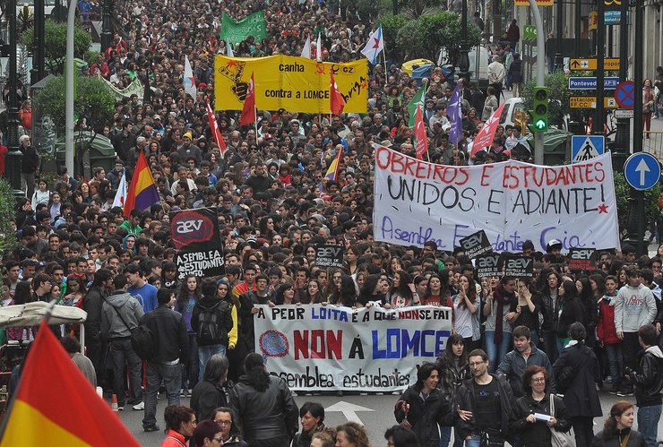 Manifestación do ensino en Vigo no día de folga contra os recortes e a LOMCE 