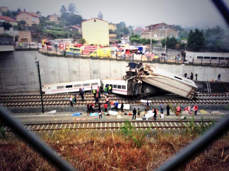 Tráxico accidente de tren en Santiago de Compostela con vítimas mortais, na véspera do Día de Galicia