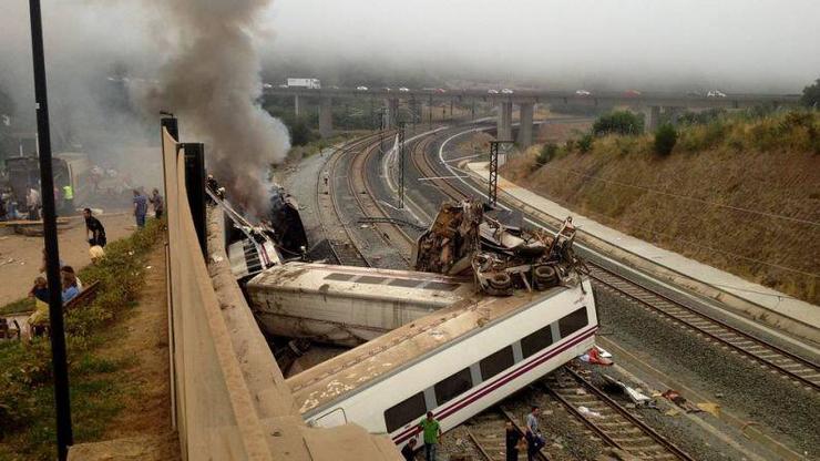 Tráxico accidente de tren en Santiago de Compostela con vítimas mortais, na véspera do Día de Galicia