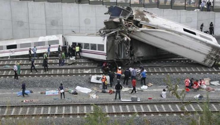 Tráxico accidente de tren en Santiago de Compostela con vítimas mortais, na véspera do Día de Galicia