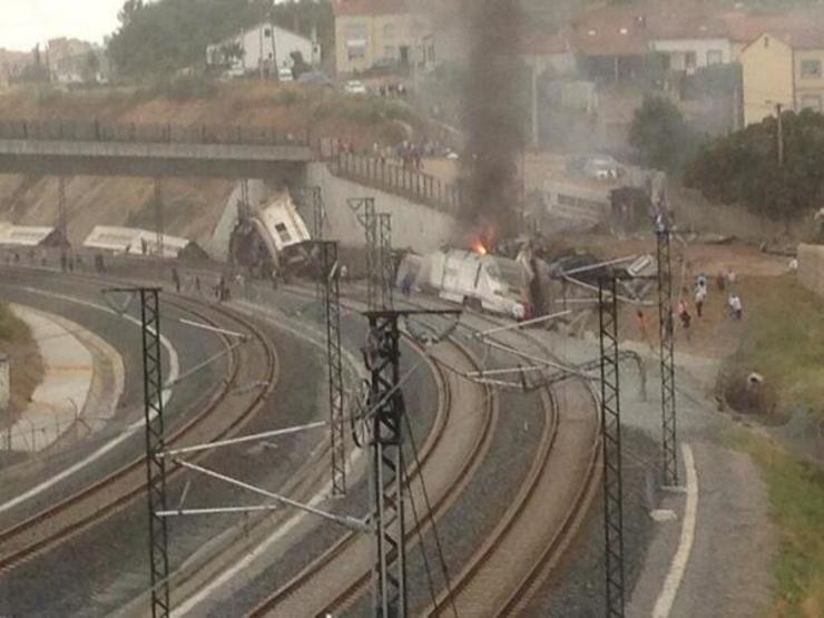 Tráxico accidente de tren en Santiago de Compostela con vítimas mortais, na véspera do Día de Galicia