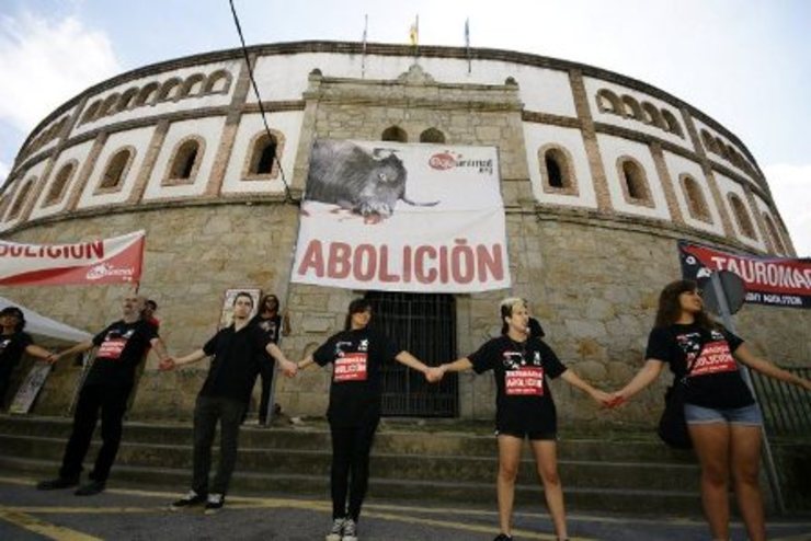 Cadea humana contra as touradas en Pontevedra