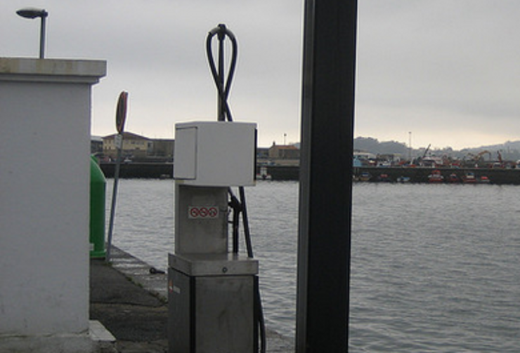 Gasoliñeira no Porto de Rianxo 
