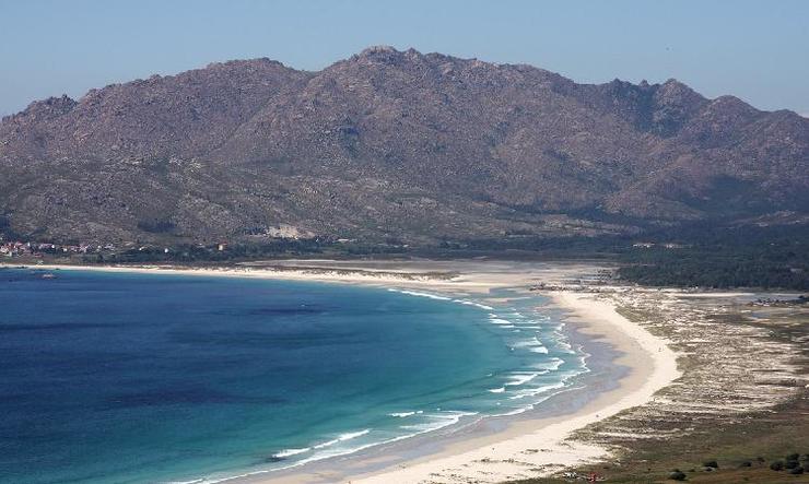 Praia de Carnota co Pindo ao fondo