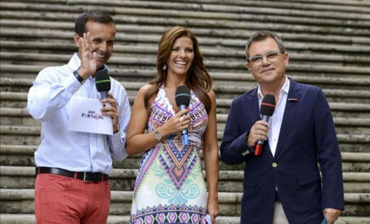 Superpiñeiro e dous presentadores da RTP durante a filmación dun programa conxunto coa TVG en Ourense