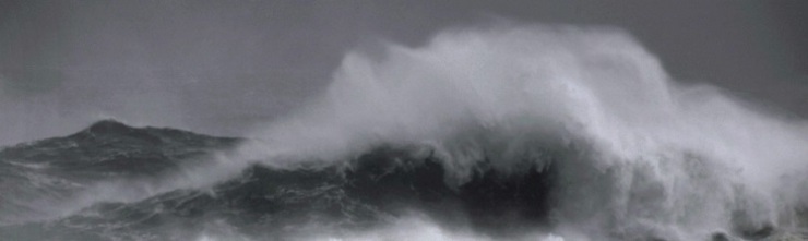 Grandes ondas provocadas polo temporal en Galicia