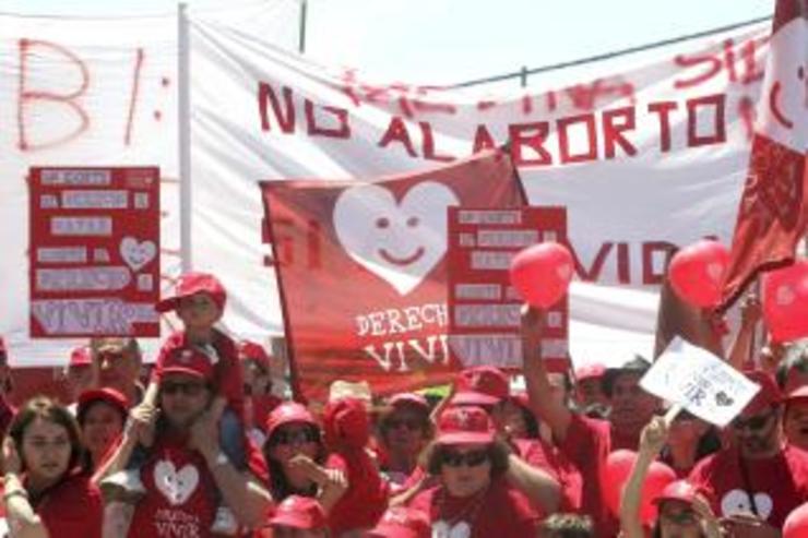 Activistas en contra do aborto nunha protesta