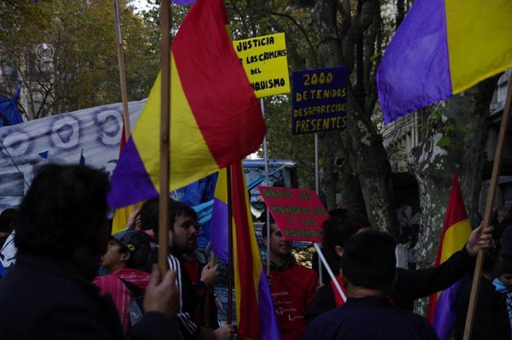 Descendentes de galegos nas manifestacións a prol da República Española en Arxentina