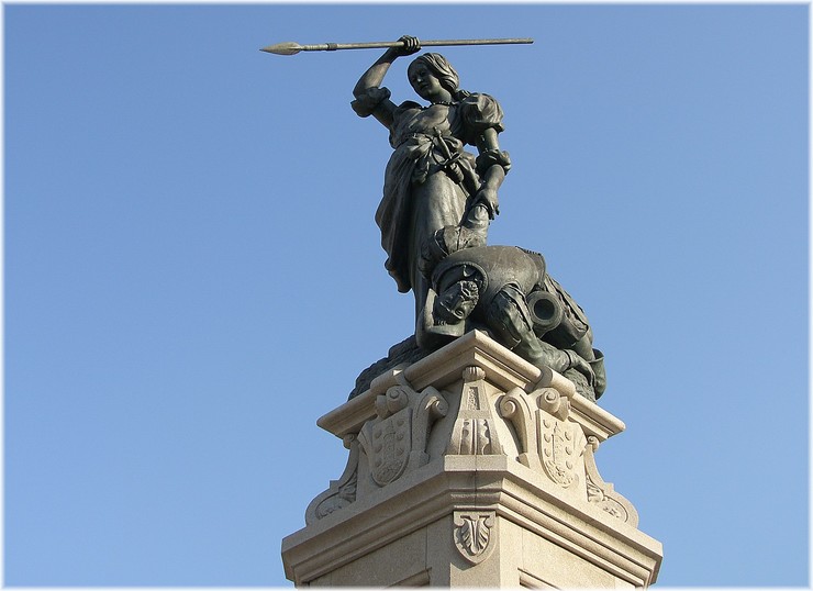 Estatua de María Pita na praza que leva o seu nome na Coruña