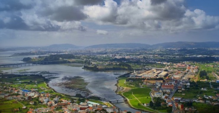 Vista da ría de Ferrol, con Narón