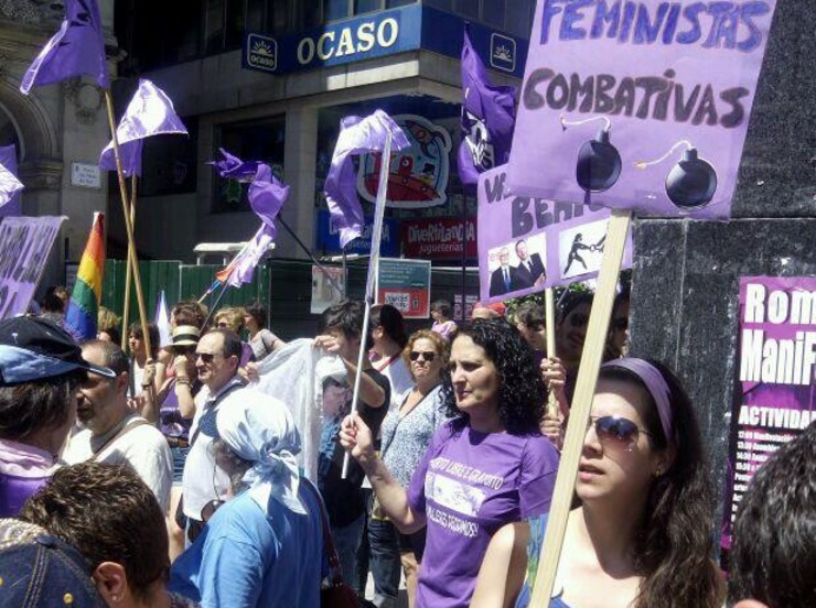 "As rúas de Vigo tínguense de lilá coa plataforma galega polo dereito ao aborto pic.twitter.com"/ @comitesabertos - Arquivo