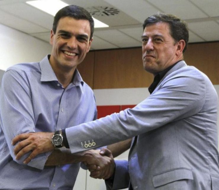 Pedro Sánchez con José Ramón Besteiro