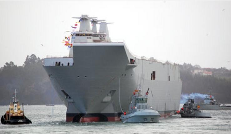 Remolcadores sacan un buque dos estaleiros de Navantia na Ría de Ferrol/sepi.es