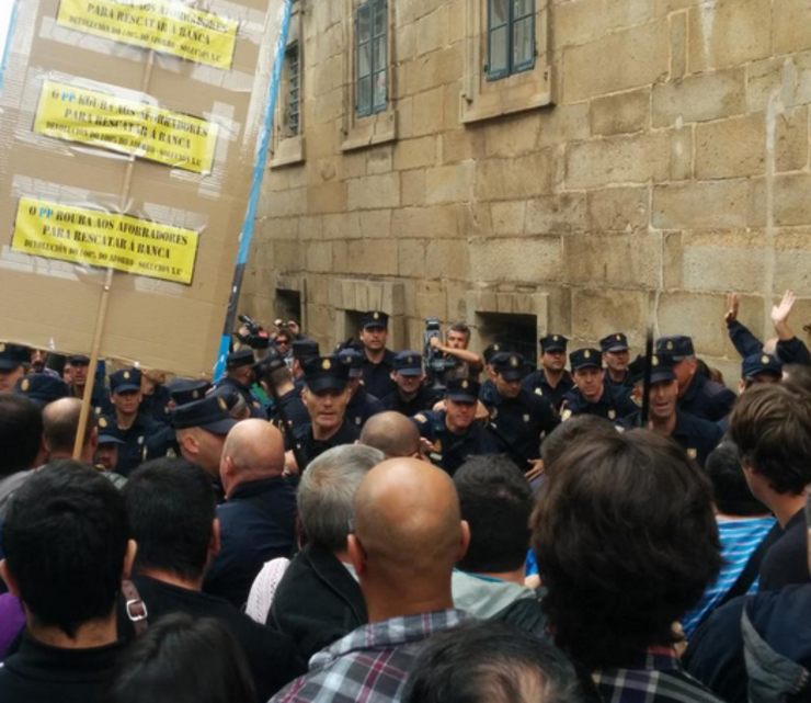 A Policía impide o paso ao Obradoiro durante a visita de Merkel a Santiago