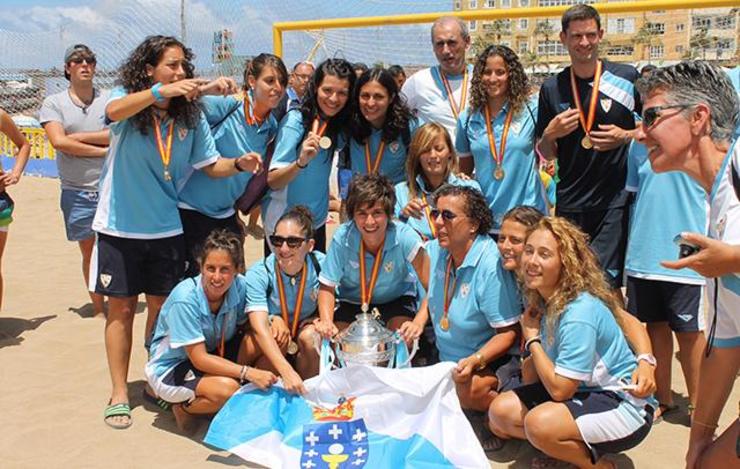 A selección galega de fútbol praia, vencedora nun pasado torneo en Canarias.