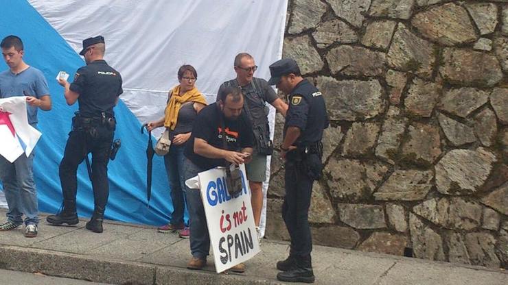 Identificacións durante La Vuelta ciclista por portar símbolos nacionalistas 