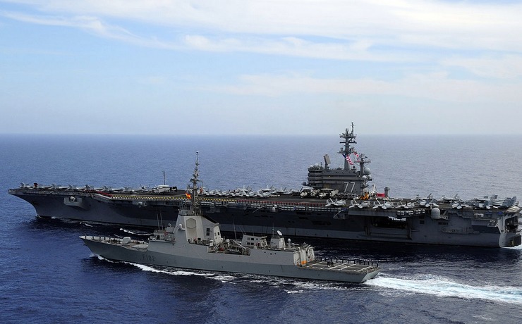 O portavións USS George H.W. Bush e o navío español de guerra Juan de Borbón/wikipedia