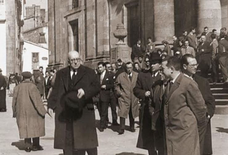 Otero Pedrayo sae da facultade de Historia 