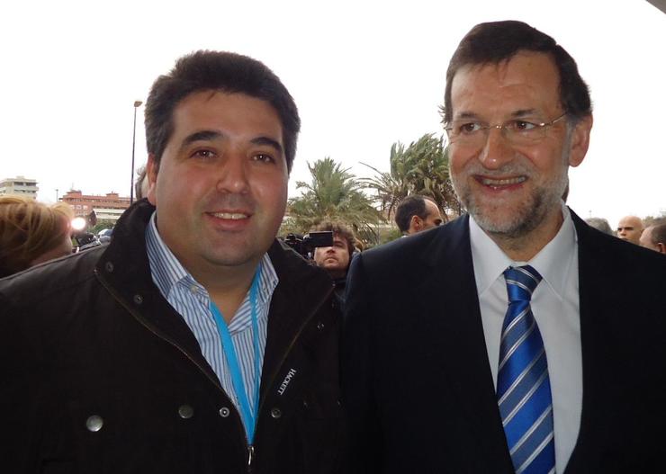 Antonio Landeira, ex-alcalde de Santa Comba, con Mariano Rajoy nunha imaxe do seu blog