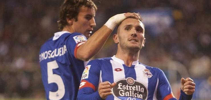Lucas Pérez, con Mosquera, tralo gol no derbi. 