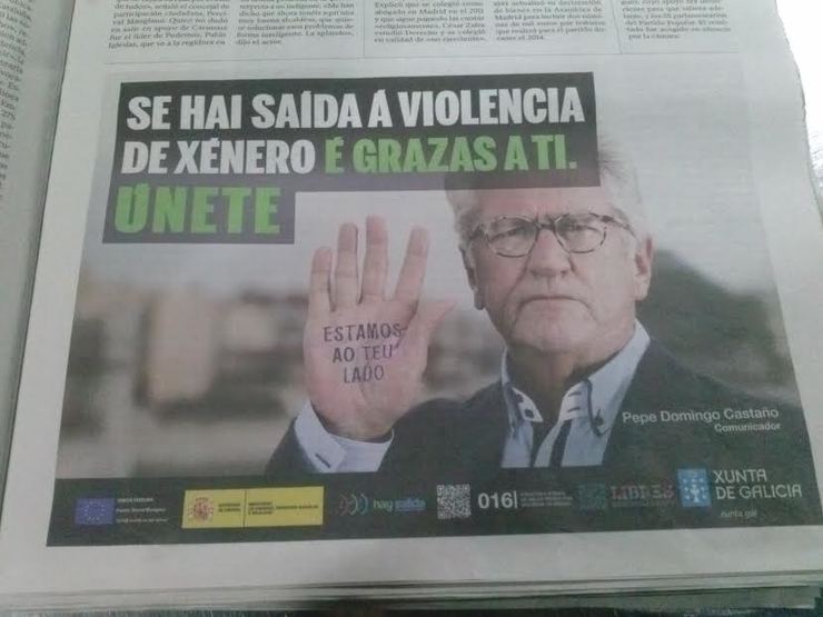 Publicidade aparecida en La Voz de Galicia sobre unha campaña de violencia de xénero.