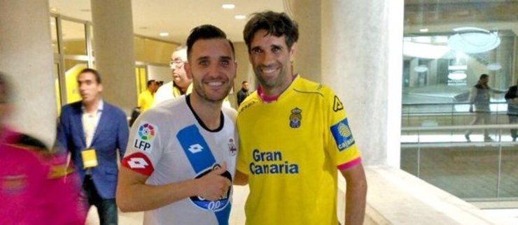 Lucas Pérez e Valerón, dous ídolos do deportivismo ao remate do partido. 
