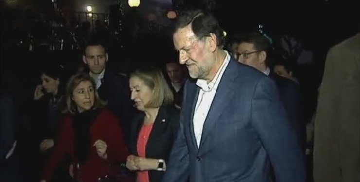 Rajoy, Ana Pastor e Feijóo camiñan por Pontevedra logo da agresión sufrida polo presidente español