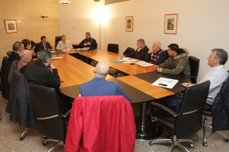 Reunión entre a conselleira Rosa Quintana e representantes das diferentes agrupacións da frota galega do cerco / Conchi Paz.