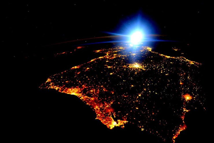 Imaxe nocturna da Península Ibérica tomada desde a Estación Espacial Internacional / Scott Kelly.