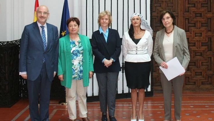 Soledad Becerril, Defensora del Pueblo, recibe a Beatriz Figueroa, e a Olaia Fernández da Vila 