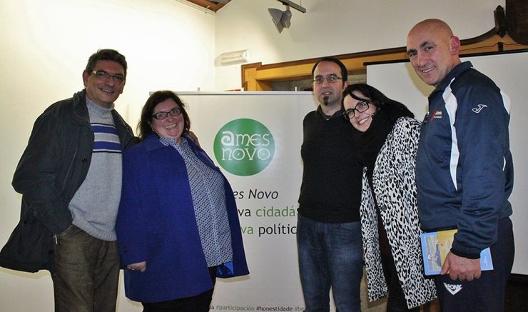 Pilar Candocia e outros membros da lista de Ames Novo 
