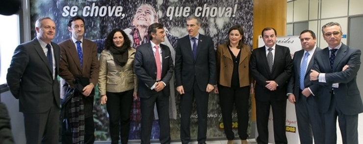 Roberto Tojeiro, presidente conselleiro delegado de Gadisa, cos membros do seu consello e o conselleiro de Economía