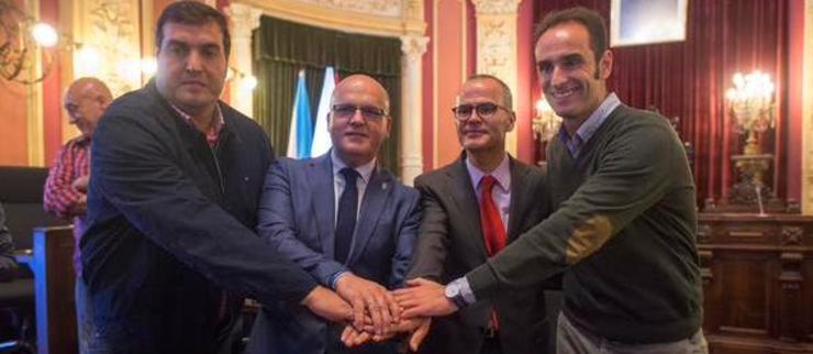 Antonio Gavilanes (dereita), co presidente da Deputación, Manuel Baltar, e o alcalde Jesús Vázquez. 